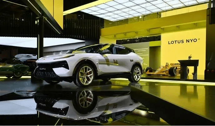 上海車展路特斯展臺(tái)活動(dòng)現(xiàn)場(chǎng)